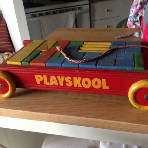 Wood Pull Wagon With Building Blocks 